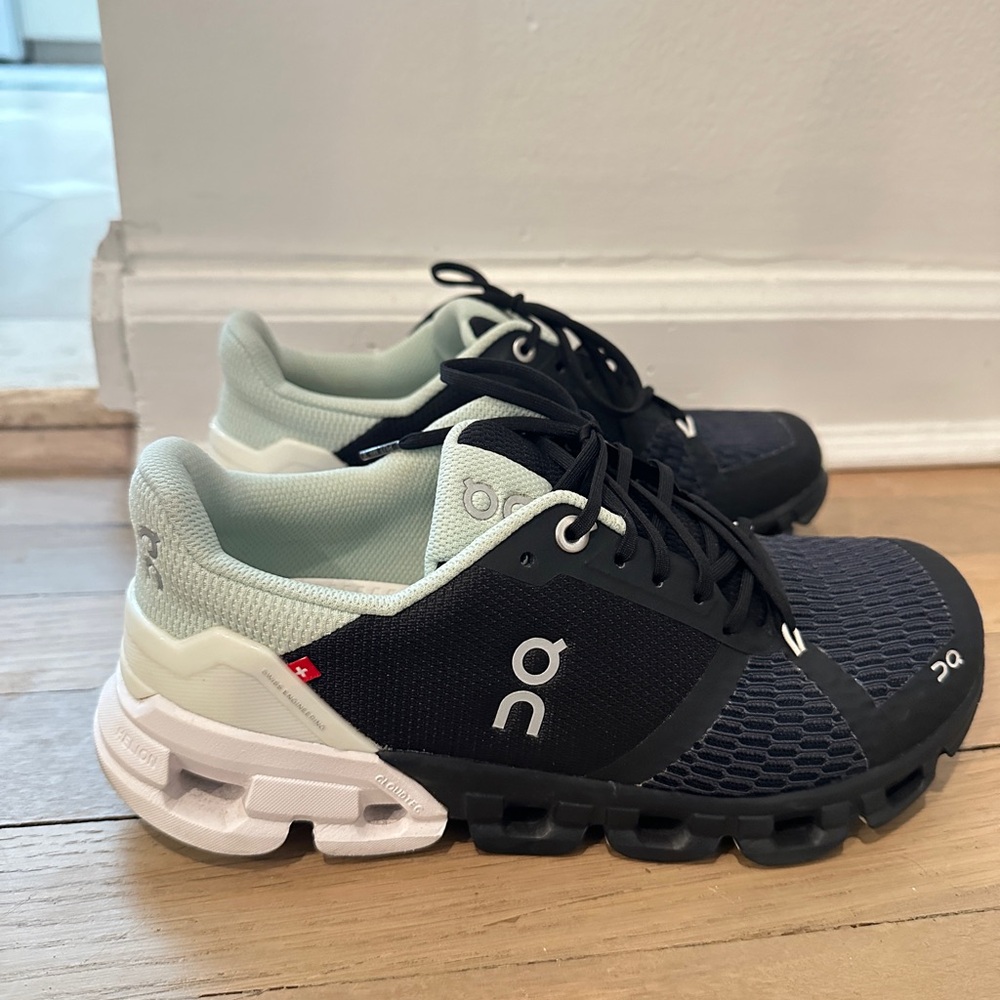 Women’s 6.5 Oncloud flyer 2.0 running shoes